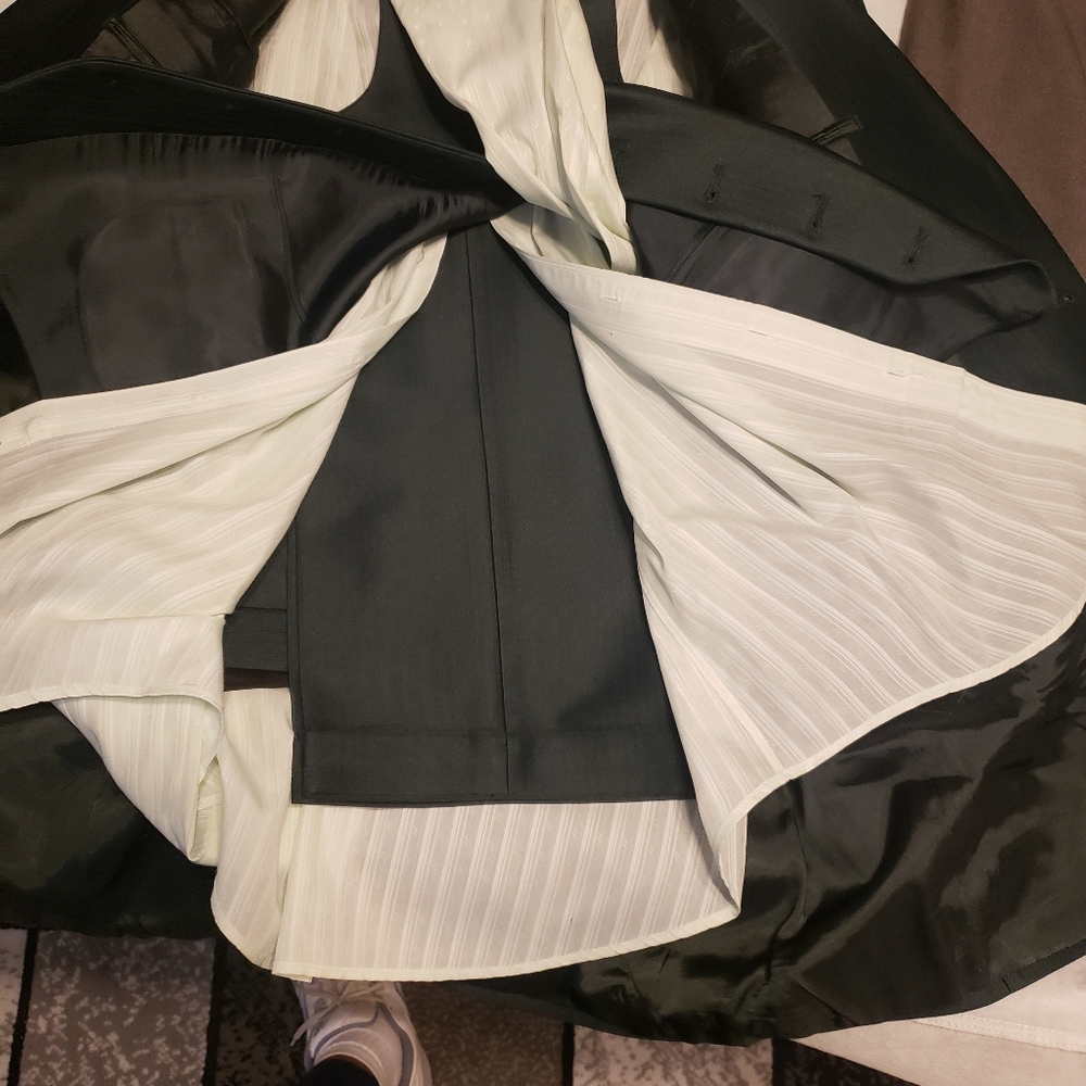 Suits - Picture 6 of 14